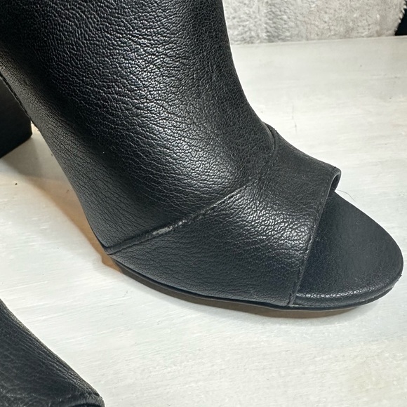 Express Black Vegan Leather Ankle Zip Bootie Womens Size 9 Peep Toe Whipstitch - Picture 6 of 7